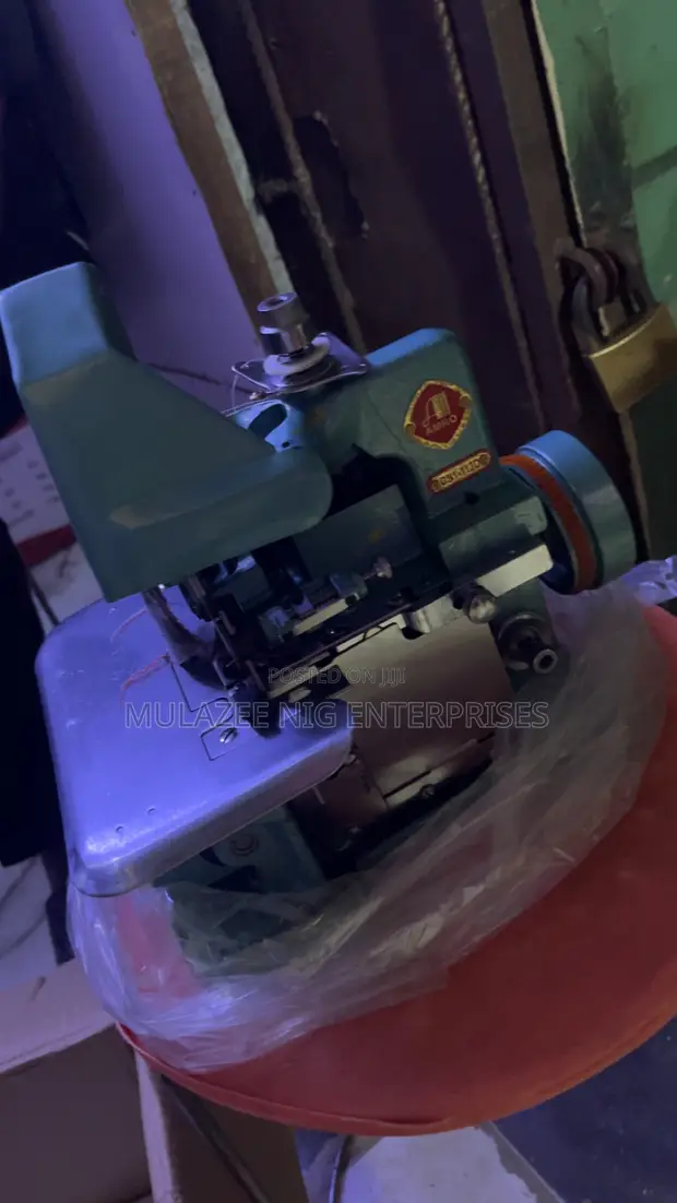 Amro 999 Manual Weaving/Overlock Sewing Machine - 1