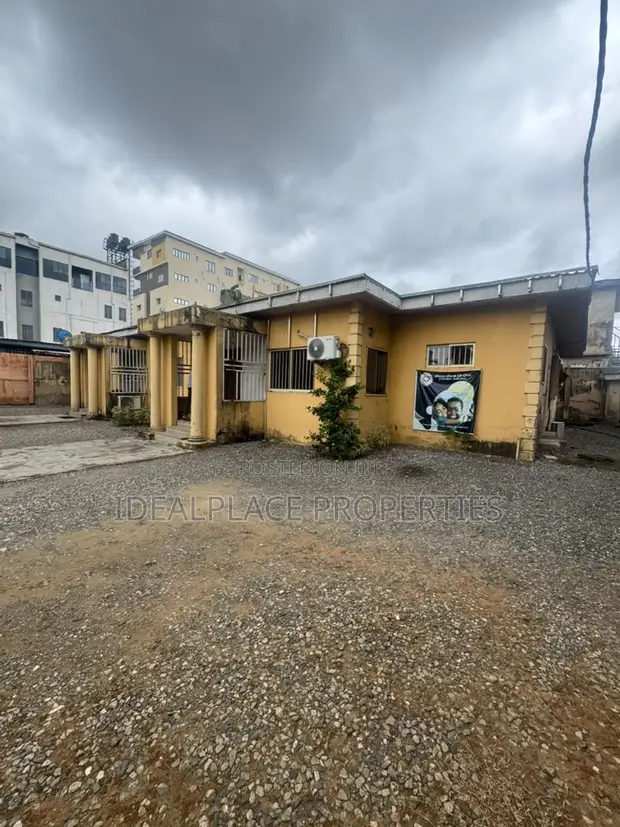 3-Bedroom Bungalow for Rent in Ikeja GRA - 1