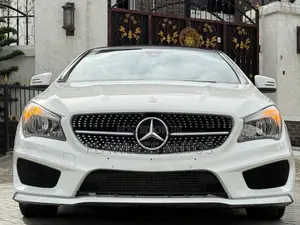 Mercedes-Benz CLA-Class 2015 Fari