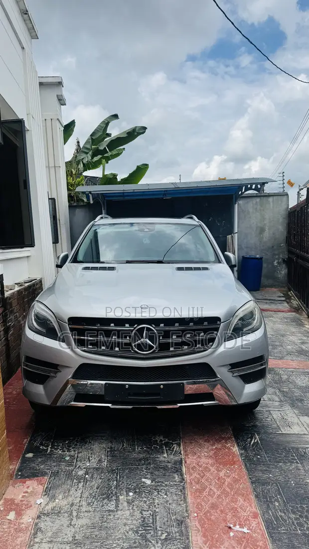 2015 Mercedes-Benz ML350 4MATIC SUV - 1