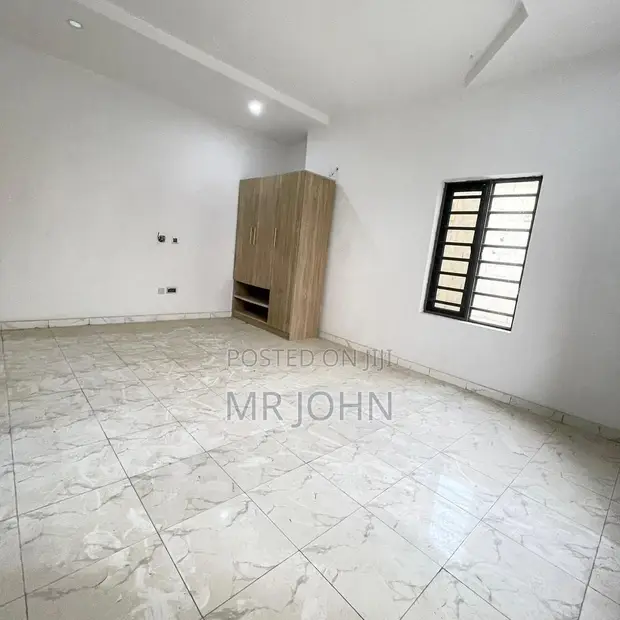Gidan Kwana 3 Bedroom don Sawa a Ikota Villa, Lekki - 1