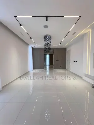 Luxury 6-Bedroom Detached Duplex with Pool in Osapa London