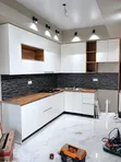 Modern White Kitchen Cabinets tare da Wood Countertop Shelves - 1