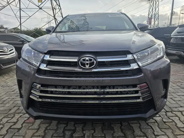 2016 Toyota Highlander XLE V6 4x2 Gray - 1