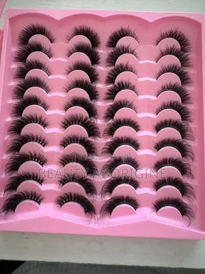 Classic Cat-Eye False Eyelashes - 20 Pairs