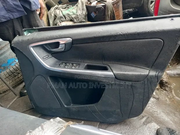 Matan Kofa na Volvo XC60 (2010-2017) - Na biyu - 1
