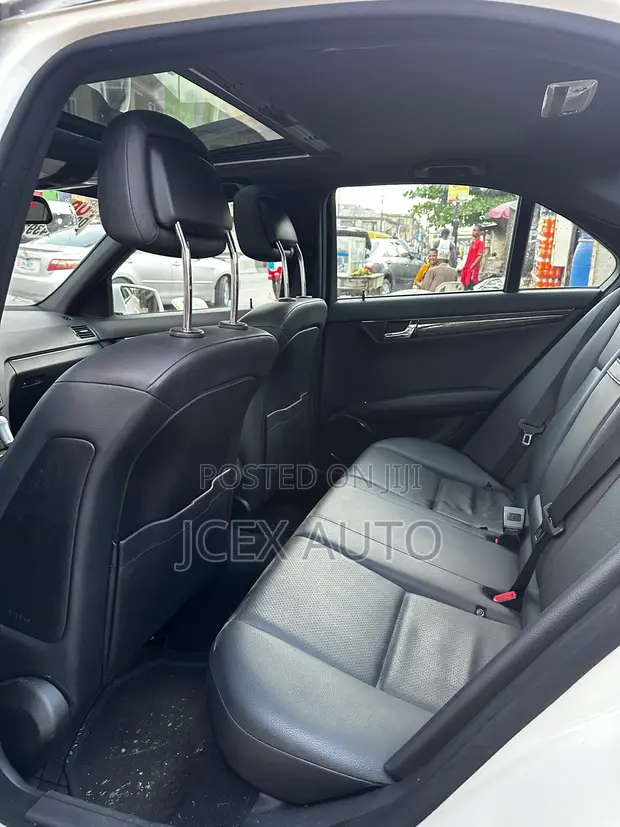 2012 Mercedes-Benz C300 Luxury 4Matic Sedan AWD - 1