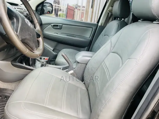 Toyota Hilux 2015 Baka (Manual) Baƙi - 1