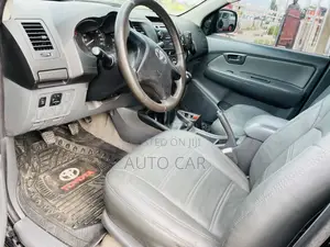 Toyota Hilux 2015 Baka (Manual) Baƙi
