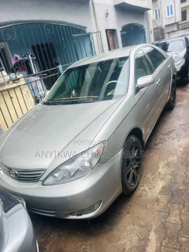 Toyota Camry LE 2004 Silver - 1