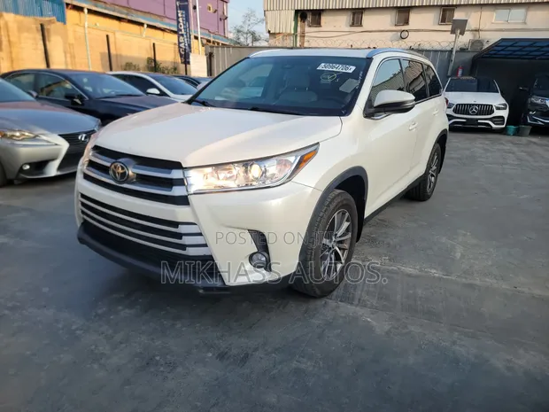 Toyota Highlander XLE 2019 White - 1