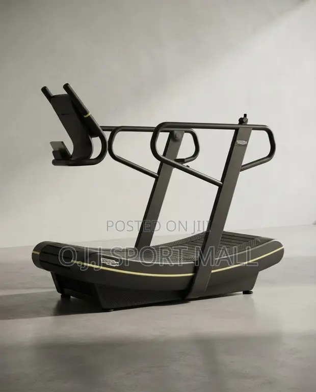 Technogym 4HP Commercial Treadmill - 150kg Capacity, Incline, Bluetooth - 1