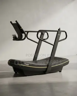 Technogym 4HP Commercial Treadmill - 150kg Capacity, Incline, Bluetooth
