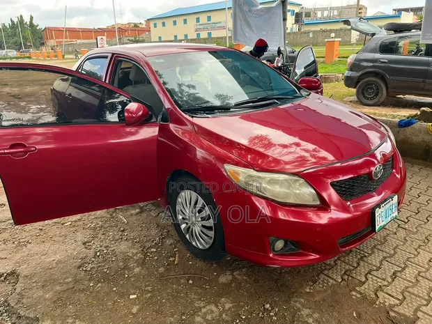 Toyota Corolla 2010 Red - 1