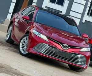 2018 Toyota Camry XLE Red