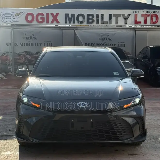 Toyota Camry SE HEV 2025 - 1
