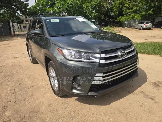 Toyota Highlander LE 4x4 V6 2017 Grey - 1