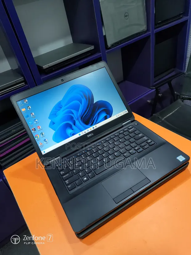 Dell Latitude 14 E5470 Laptop: Intel Core i5, 8GB RAM, 256GB SSD - 1