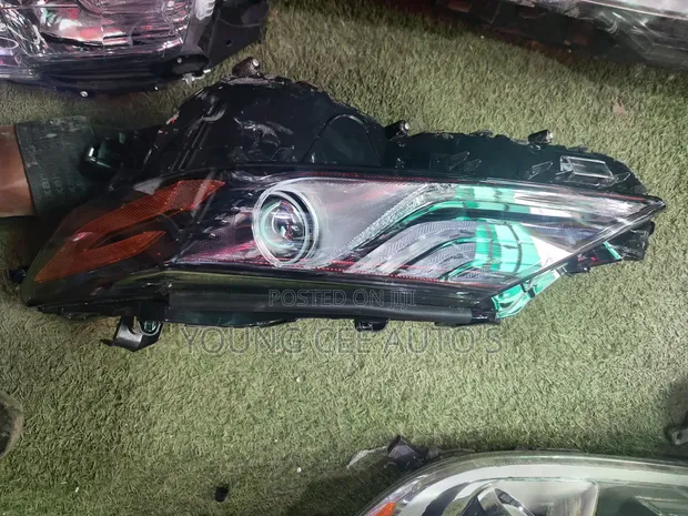 Toyota Camry Headlight 2018 Sport (Used) - 1