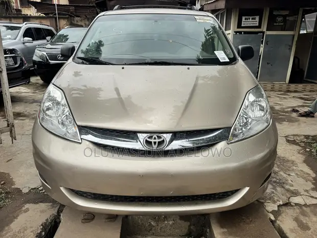2009 Toyota Sienna XLE FWD Minivan - Gold - 1