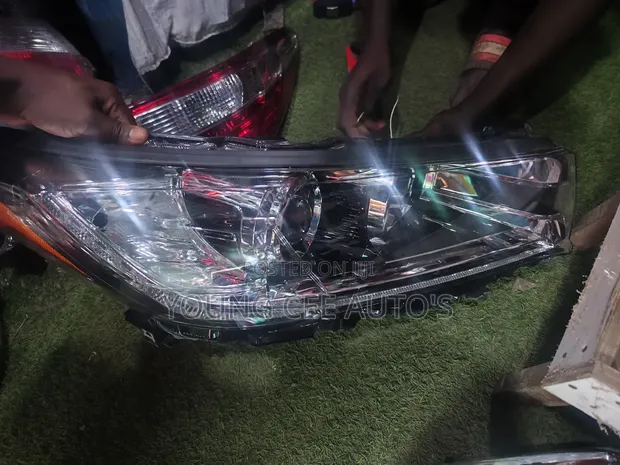 Toyota Highlander Headlight (Used) - 1