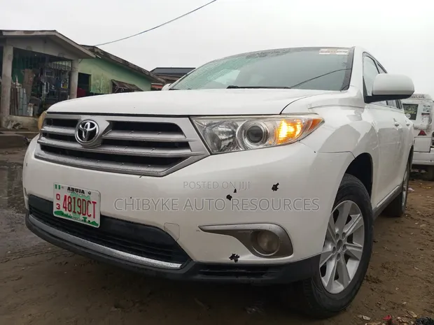 Toyota Highlander 2012 Fari - 1