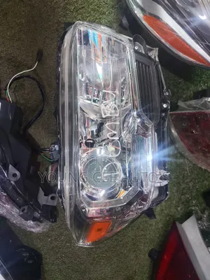 Toyota Tacoma Headlight 2014-2016 (Used)
