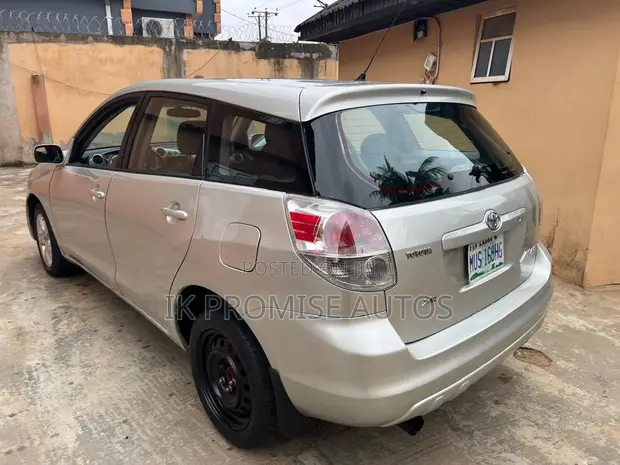 Toyota Matrix 2004 Silver - 1