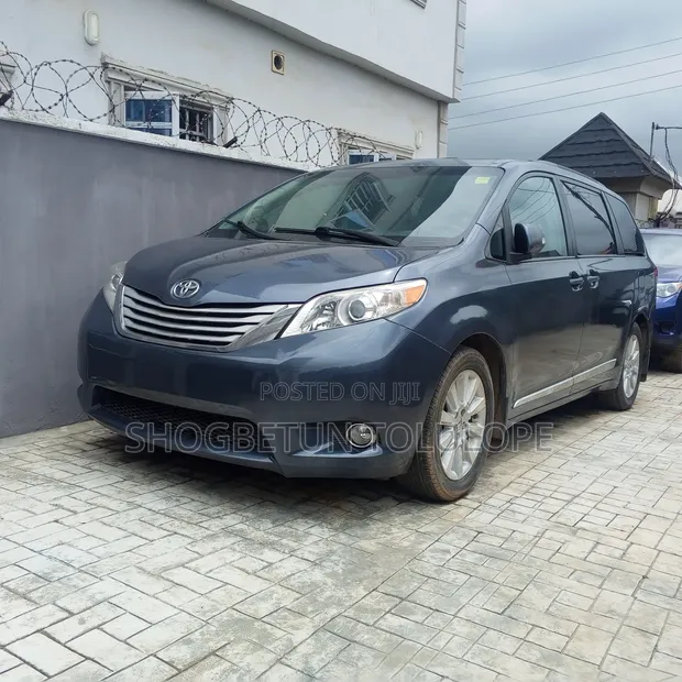 2013 Toyota Sienna Limited FWD 7-Passenger Minivan - 1
