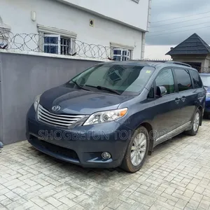 2013 Toyota Sienna Limited FWD 7-Passenger Minivan
