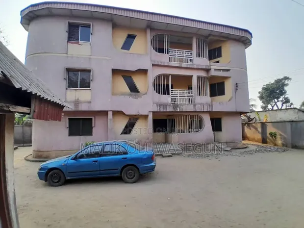 6-Bedroom House for Sale, Idoro Road, Uyo - 1