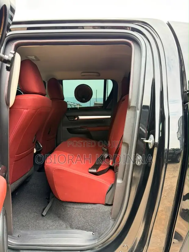 New Toyota Hilux 2025 Black - 1
