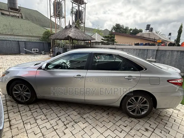 Toyota Camry SE Sedan 2017 - 1