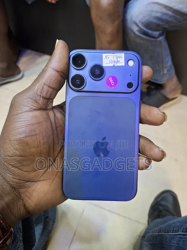 Apple iPhone XR 128GB Blue (Refurbished) - 1