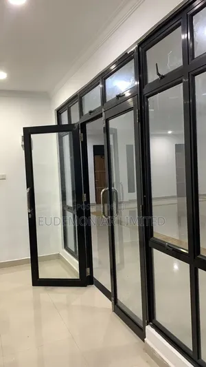 Office Glass Partition Installation with Door Fittings