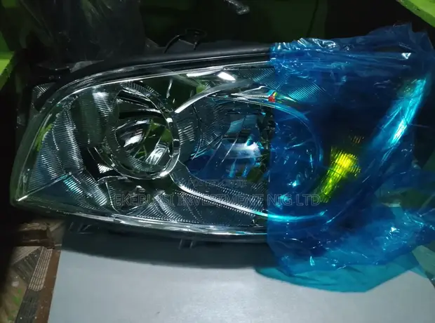 Toyota RAV4 Headlight (2010-2012) - 1