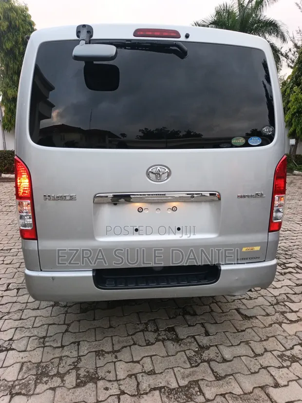 Toyota HiAce 2015 Silver - 1