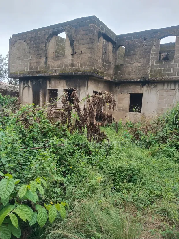 8-Bedroom Block of Flats in Akinbo Akute for Sale - 1