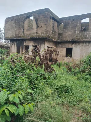 Gidan Flats 8 Dakuna a Akinbo Akute Don Siyarwa