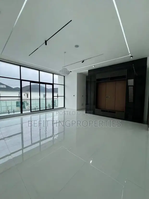 Gidan Kwana 5 da Pool a Lekki Sayarwa - 1