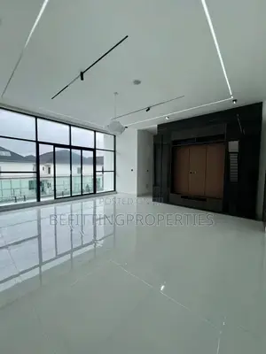 5 Bedroom House with Pool in Lekki for Sale