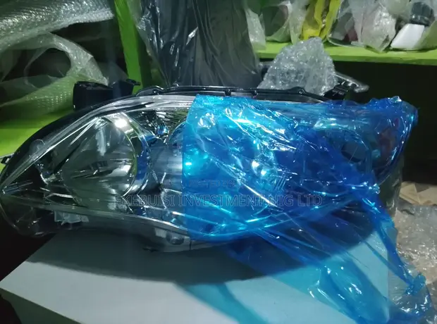 Toyota Corolla Headlight (2010-2012) - 1