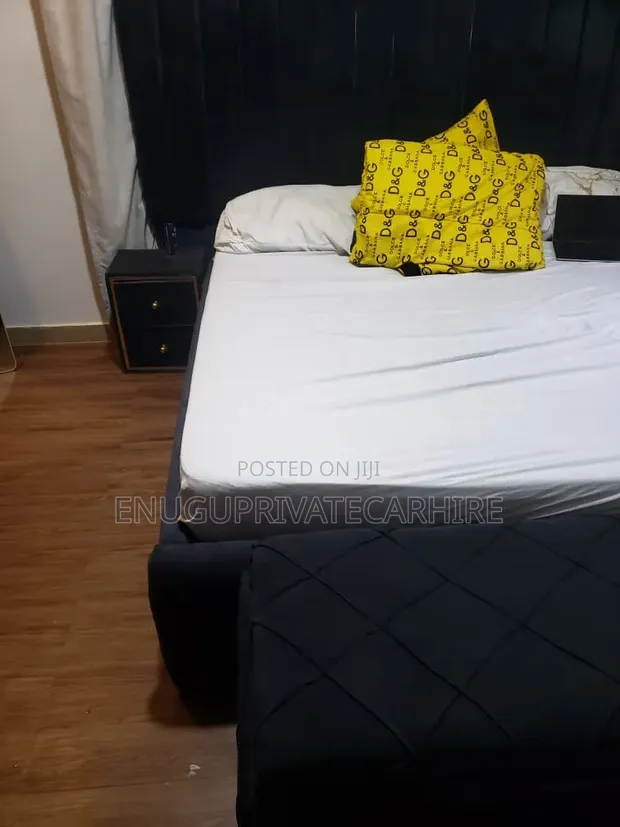 King Size 6x6 Bed Frame & Mattress tare da Kayayyaki - 1