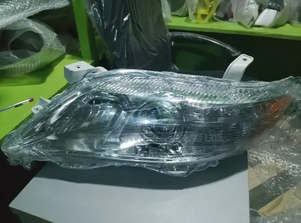 Toyota Camry Headlight (2010-2011) - 1