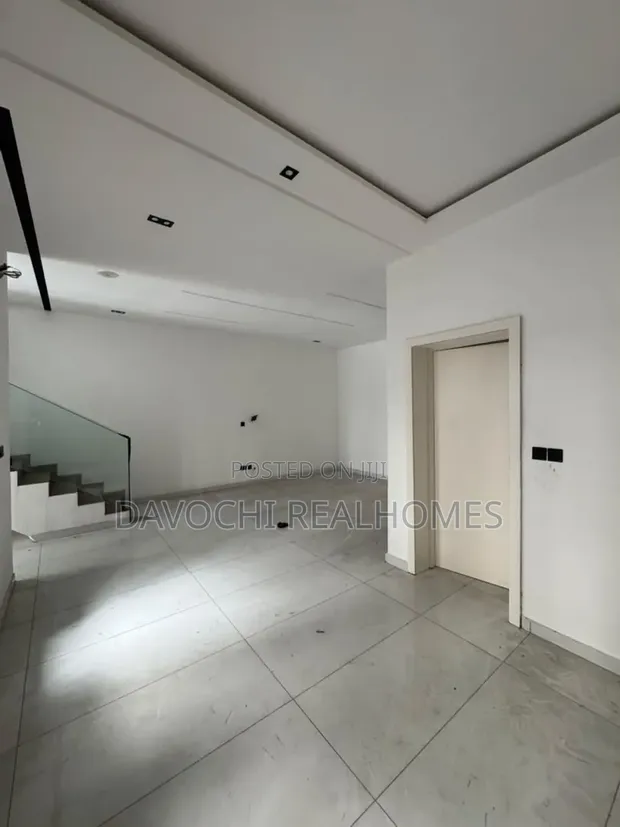 4 Bed Duplex na Wurin Saya a Lekki Phase 1 - 1