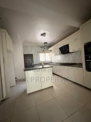 6-Bedroom Duplex tare da BQ don Sawa a Lekki Phase 1