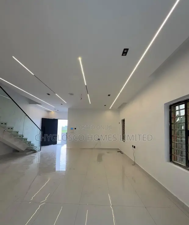4 Bedroom Triplex da BQ don Siyarwa a Gold Town Estate, Rumuodumaya - 1