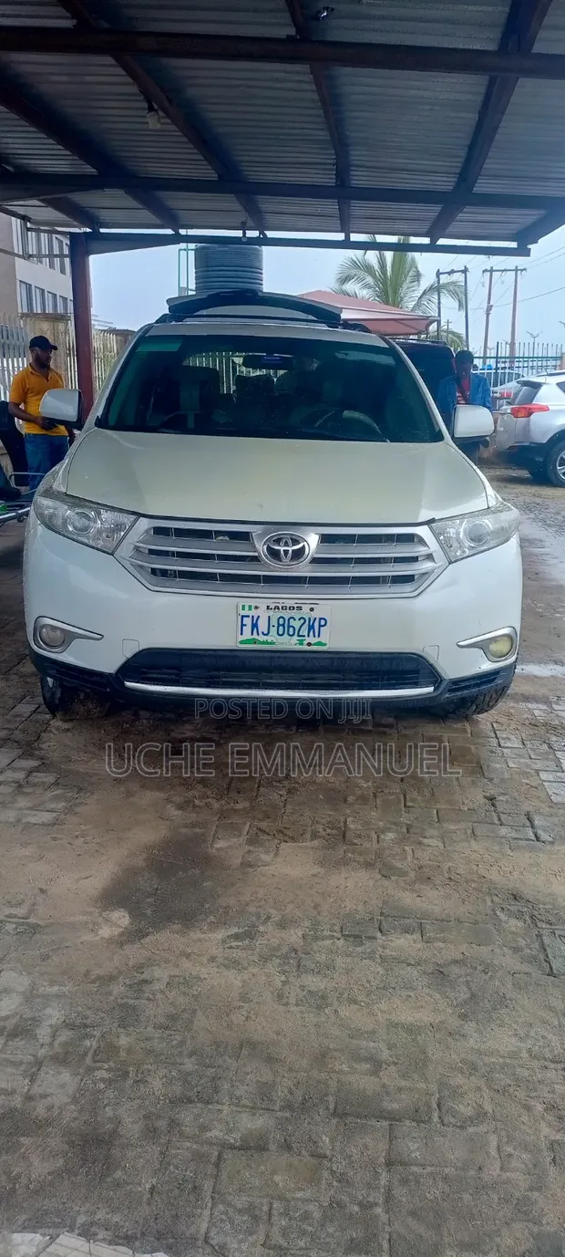 Toyota Highlander 2012 White - 1