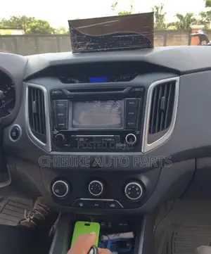 Hyundai Creta Apple CarPlay/Android Auto + Reverse Camera