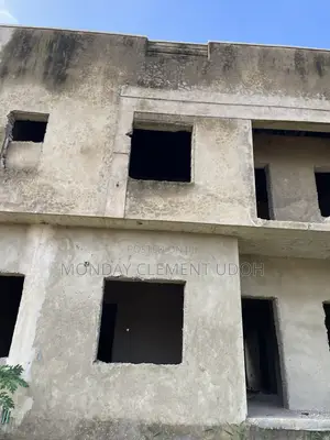 4-Bedroom Duplex don siyarwa a Stepone, Kubwa
